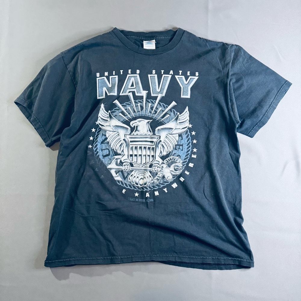 2004 Distressed United States Navy Eagle Graphic Anytime Anywhere Shirt Large